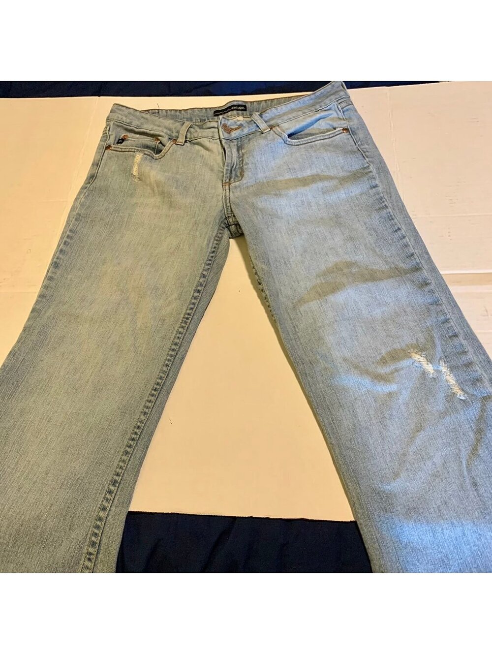 Refuge Light Blue Distressed Jeans Size Waist 29 in.